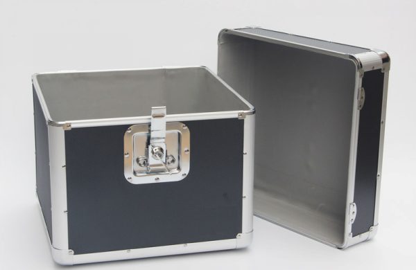 Vinyl koffer LP koffer voor 70 tot 100 platen afsluitbaar zwart aluminium - Meubel Plein